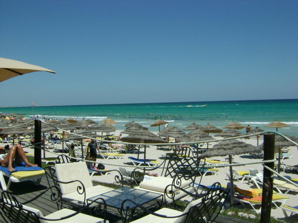 Widok z tarasu na plażę Hotel Thalassa Mahdia