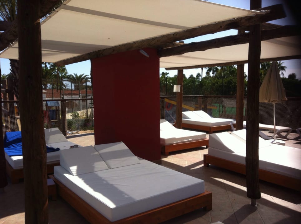 Pool HL Miraflor Suites Hotel