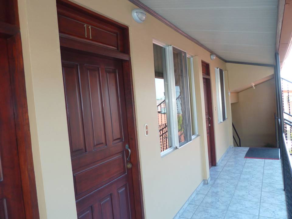 Eingang zum Zimmer 11 Hotel Cabinas Oriuma