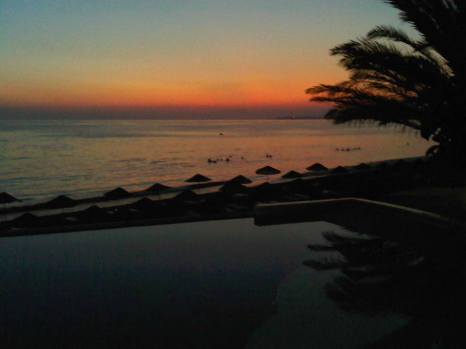 Sonnenuntergang am oberen Pool Aska Hotel Just in Beach