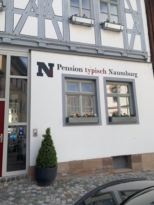 Außenansicht Pension typisch Naumburg
