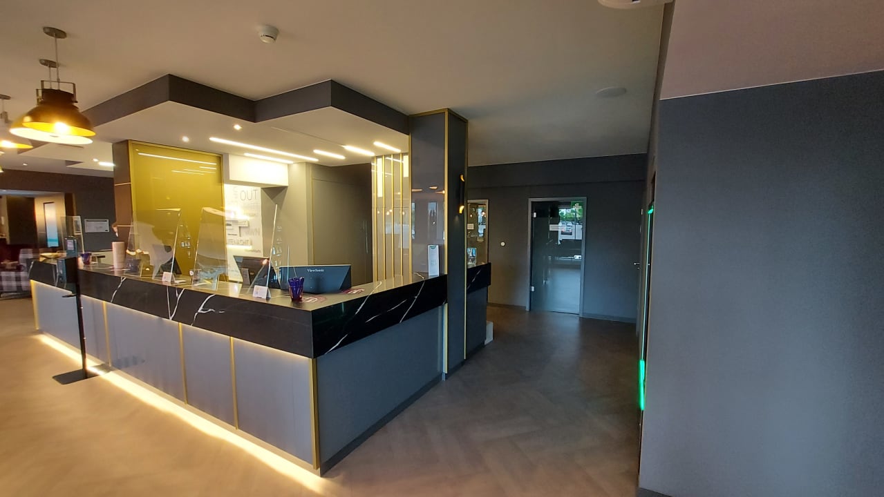 Lobby Premier Inn Saarbrücken City Centre