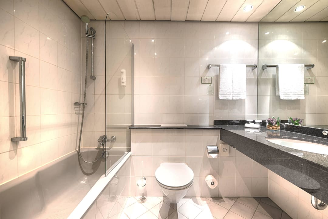 Bathroom Leonardo Hotel Düsseldorf Airport - Ratingen