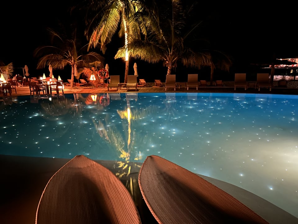 Pool Centara Ras Fushi Resort & Spa Maldives