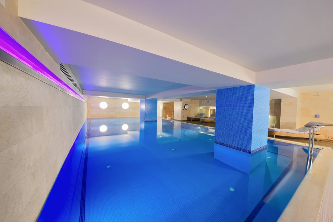 Pool Mövenpick Hotel Istanbul Bosphorus