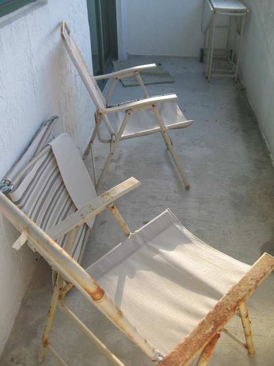 Mobilier jardin rouillé sur balcon Casablanca on the Ocean West Tower