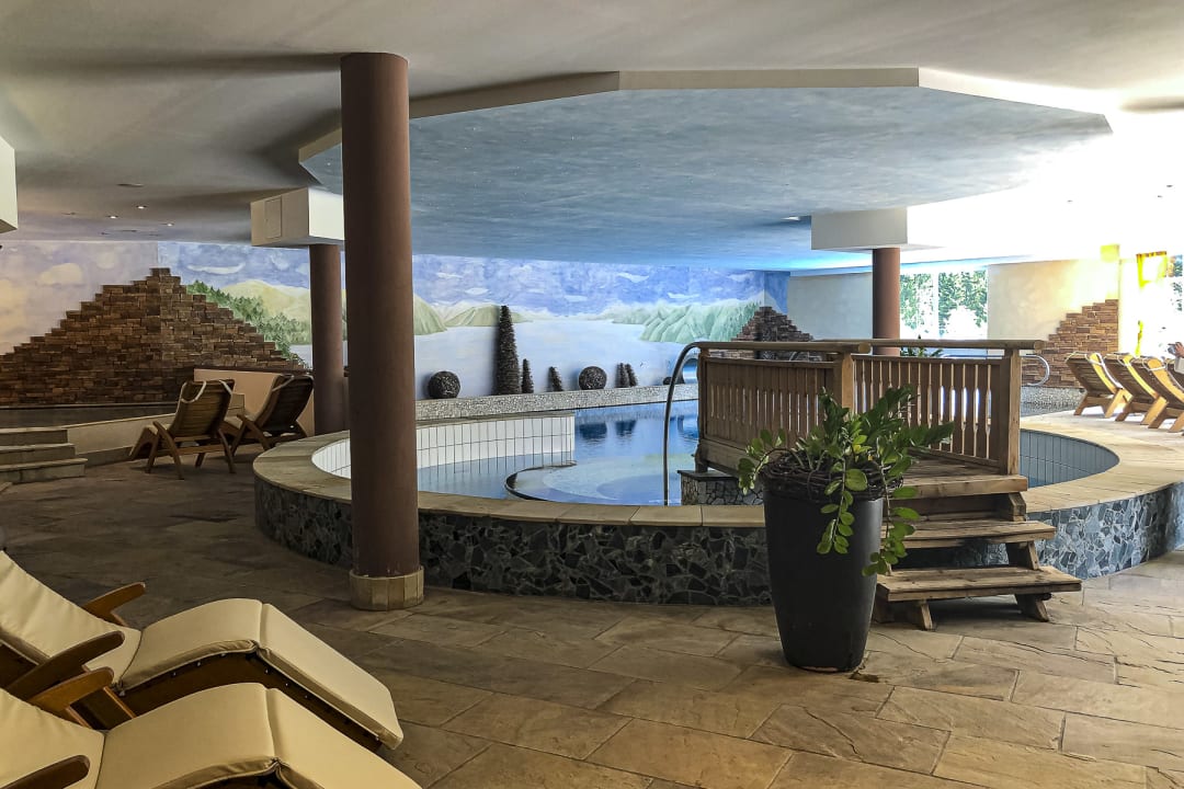 Pool Alphotel Tyrol