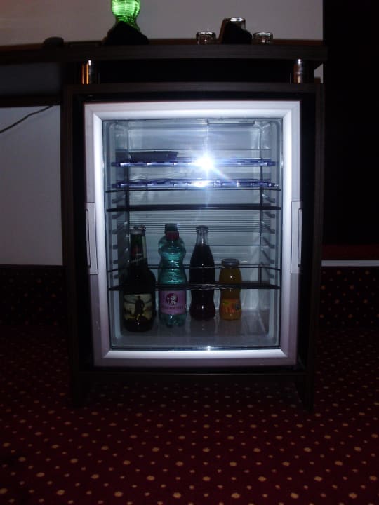 Kleiner Kühlschrank im Zimmer Best Western Plus Amedia Wien
