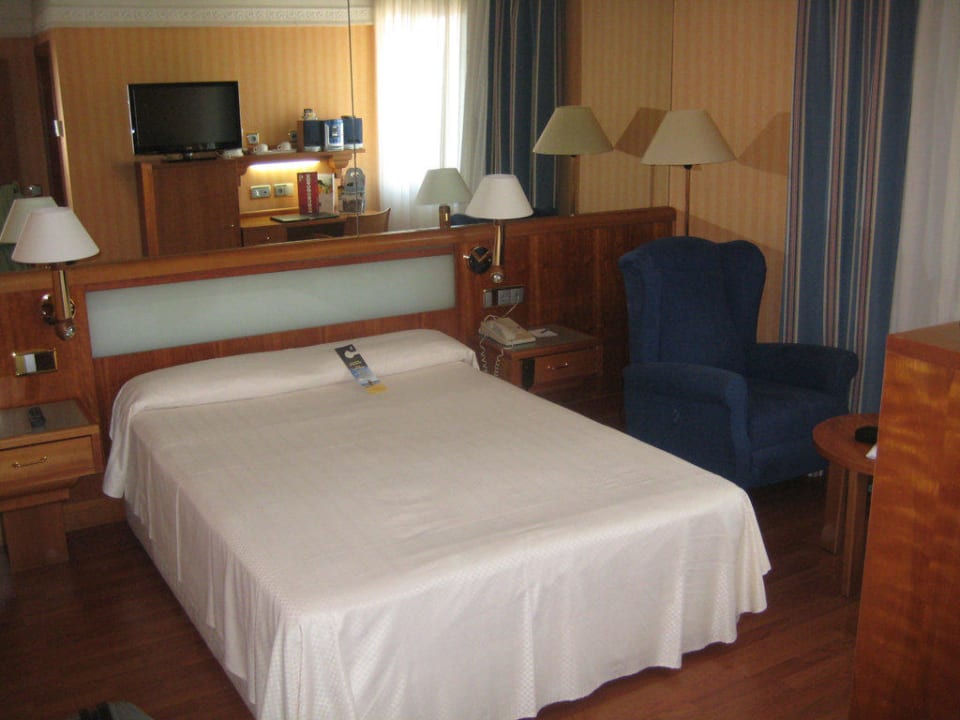 Einzelzimmer 11. Etage Senator Gran Vía 70 Spa Hotel