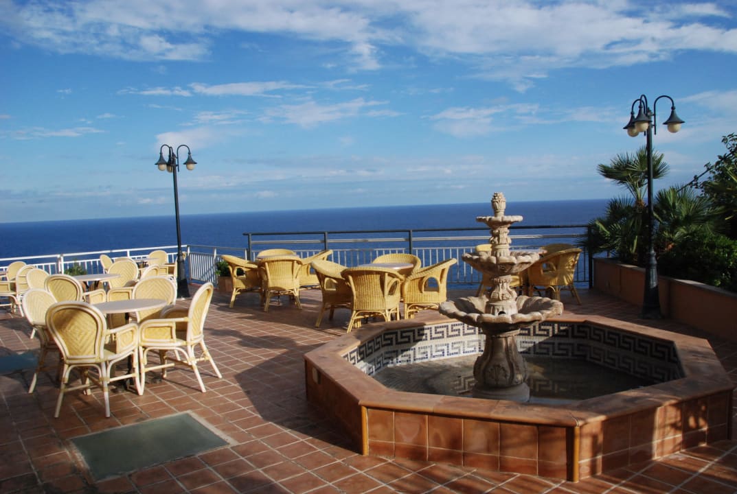 Ein Teil der Terrasse Hotel Sa Coma de Banyalbufar