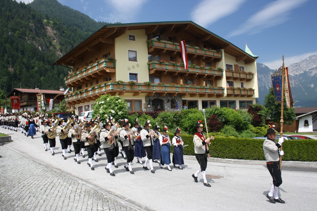 Fronleichnam Prozzesion Hotel Gasthof Jäger