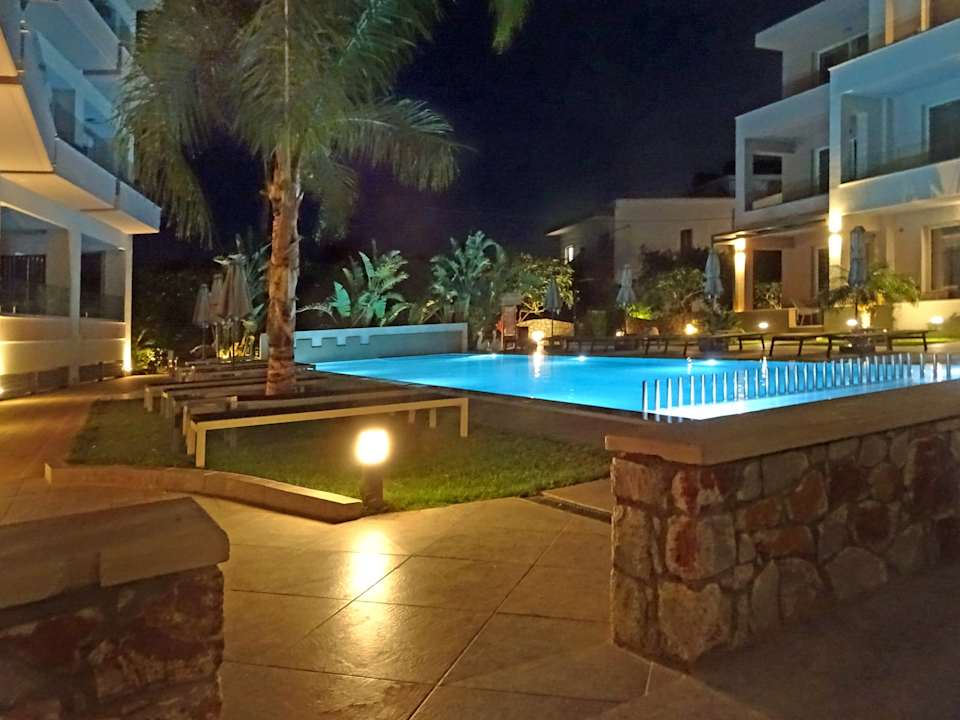 Pool Relax Apartments and Studios