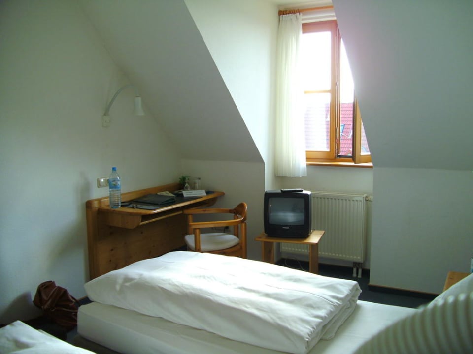 Schreibtisch und Fernseher Gasthof zum Rödelseer Schwan