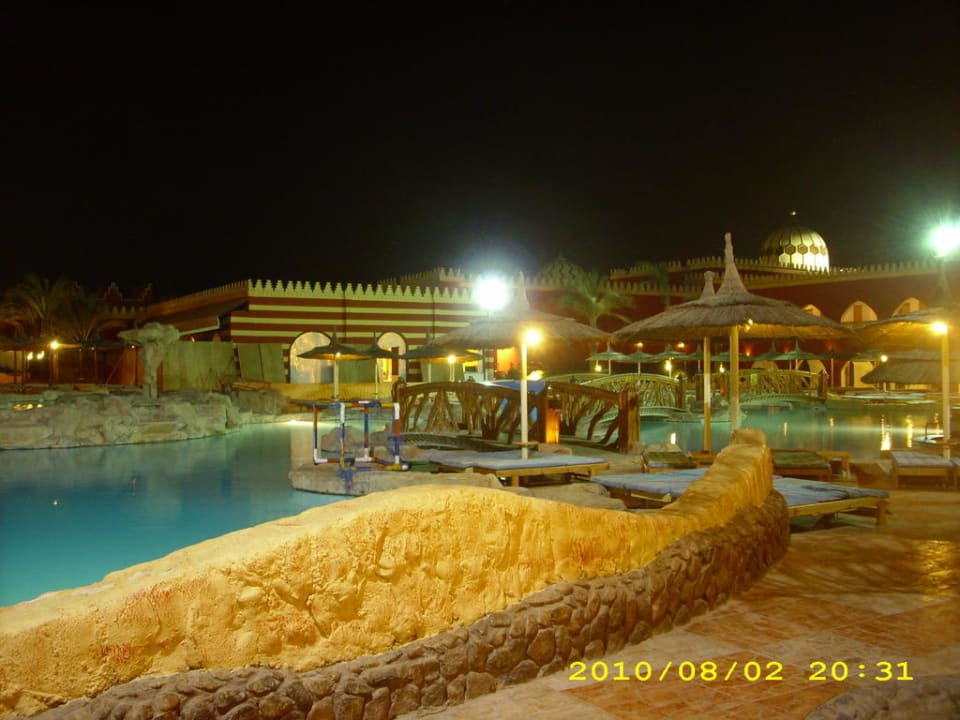 Pool am Abend Pickalbatros Alf Leila Wa Leila Resort - Neverland Hurghada