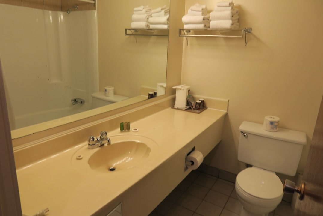 Bad Hotel Three Valley Lake Chateau