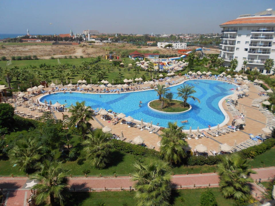 Vanuit onze kamer gezien Seaden Sea World Resort & Spa