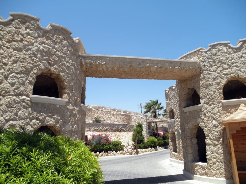 Настоящая крепость Pickalbatros Citadel Resort