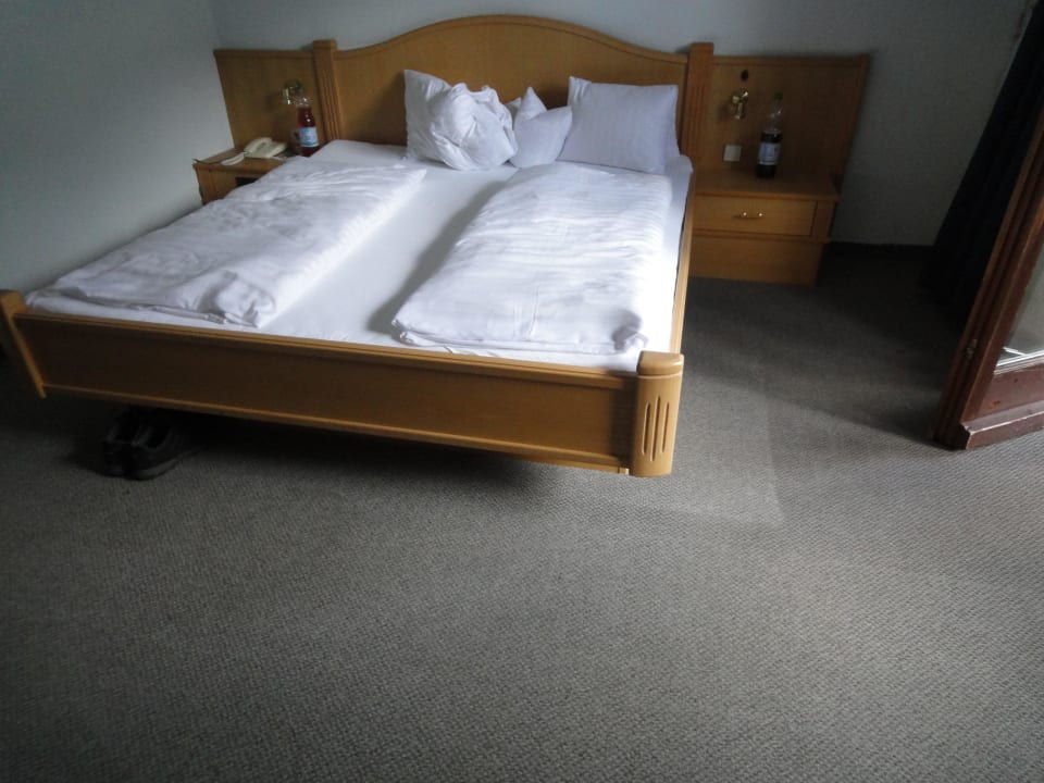 Das so harte Bett Hotel Achentalerhof