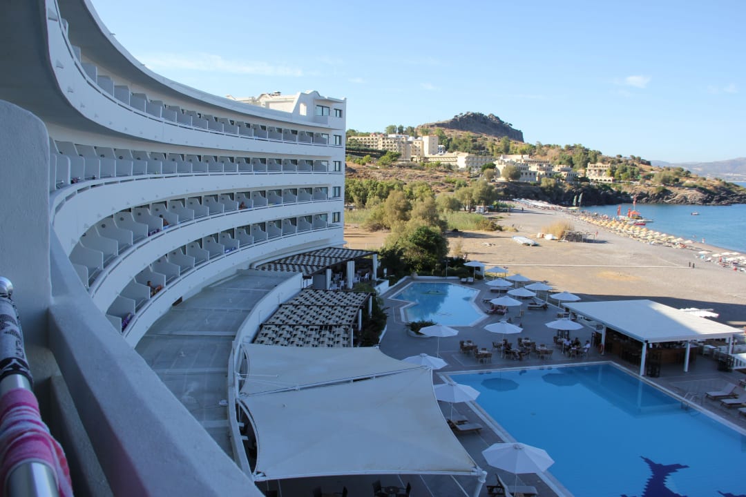 Ausblick auf die Hotelfassade TUI BLUE Lindos Bay