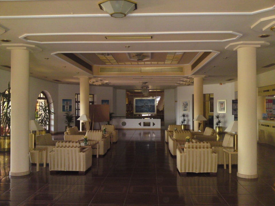 Vor der Rezeption. Lagas Aegean Village