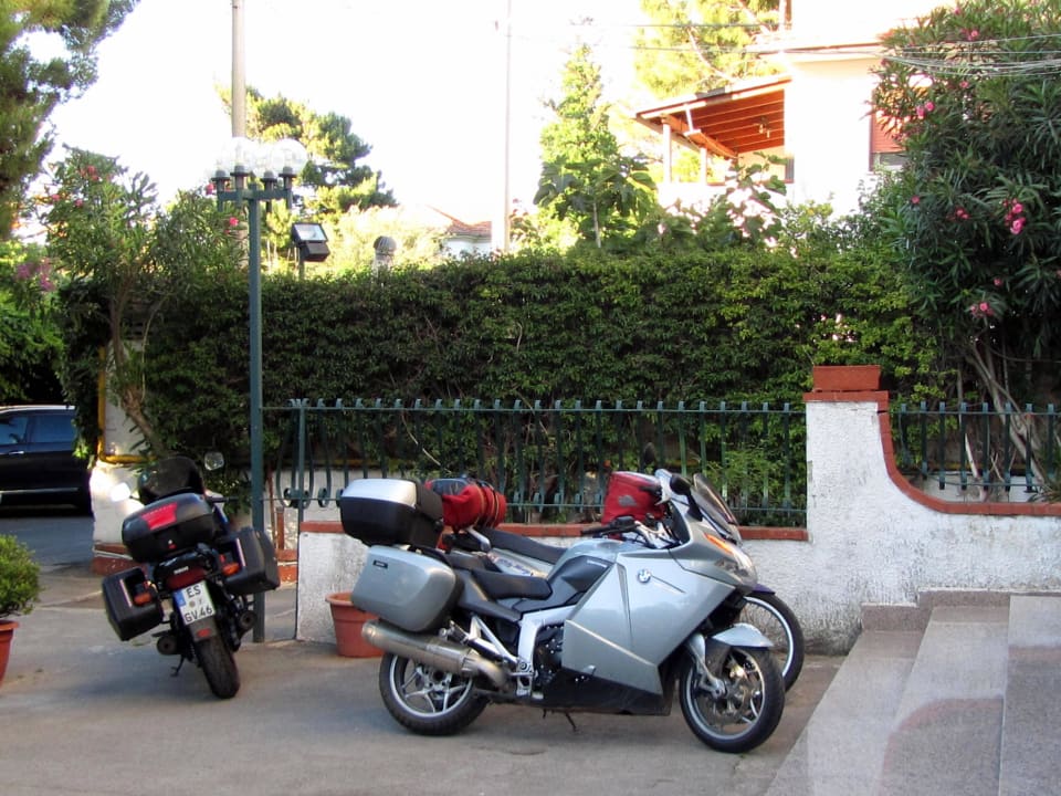 Sicher geparkt direkt am Eingang Hotel Conchiglia d'Oro