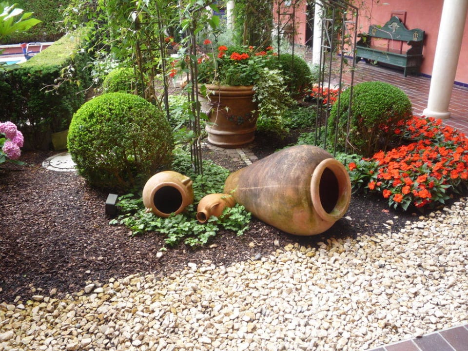 Dekoration im Garten Hotel El Andaluz Europa-Park