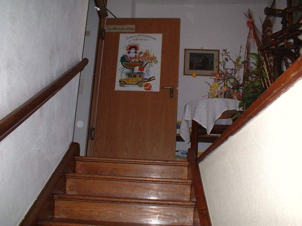 Treppenaufgang zu den Zimmern im 1. OG Gasthof Butz