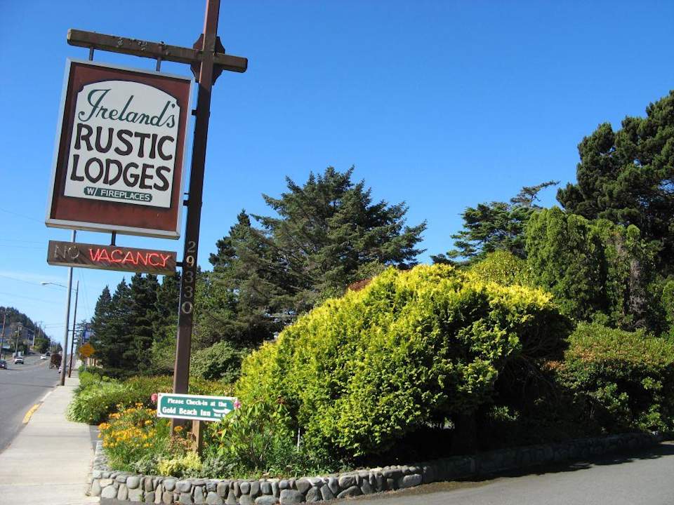 Ireland's Rustic Lodges in Gold Beach, Oregon Hotel Ireland's Rustic Lodges