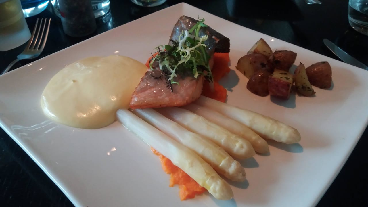 Hauptgang Fletcher Hotel-Restaurant Elzenduin