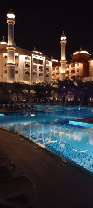 Außenansicht Royal Taj Mahal Hotel