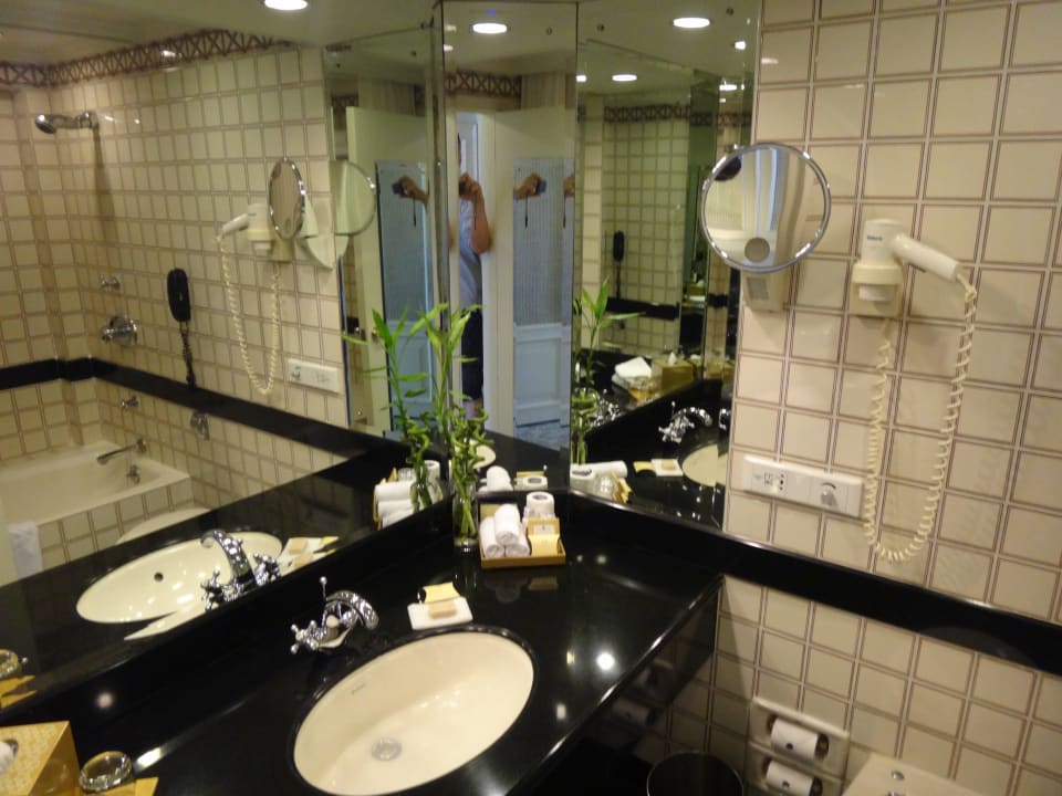 Bathroom Hotel The Taj Mahal Palace & Tower