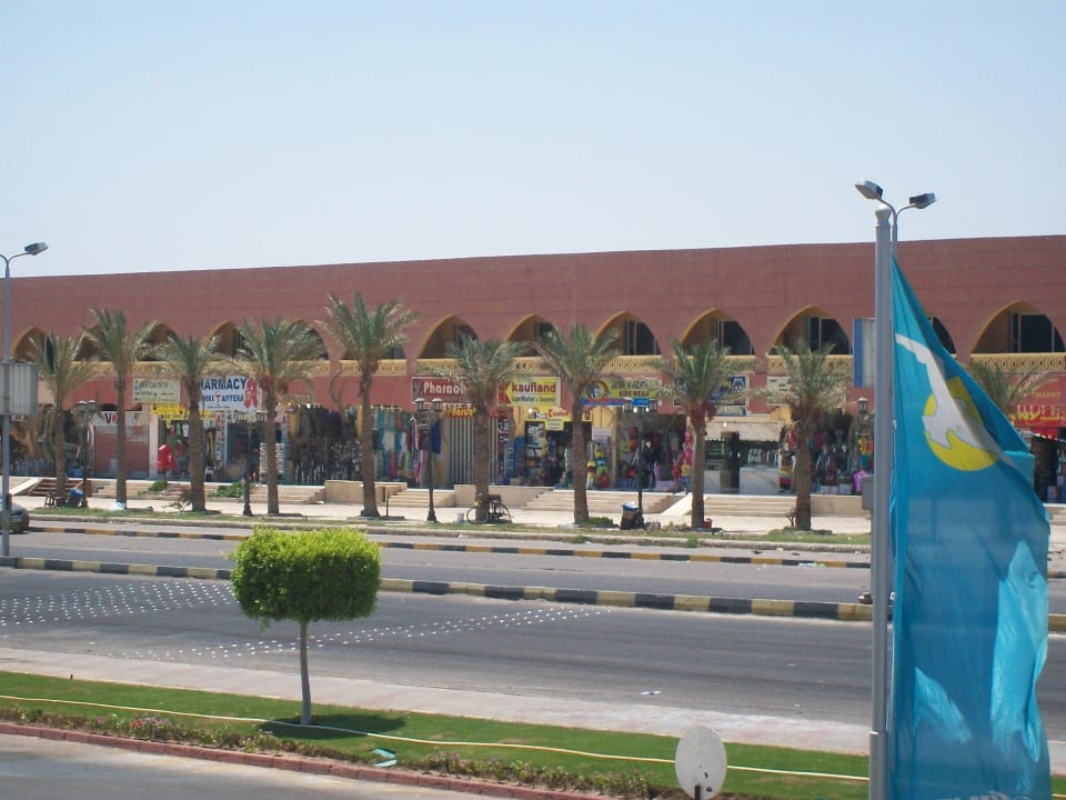 Blick auf die Einkaufsstrasse Pickalbatros Dana Beach Resort - Hurghada