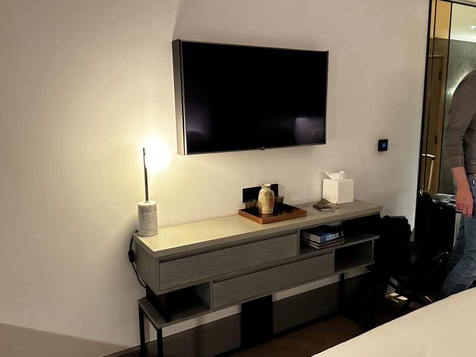 Zimmer Hart Shoreditch Hotel London, Curio Collection by Hilton