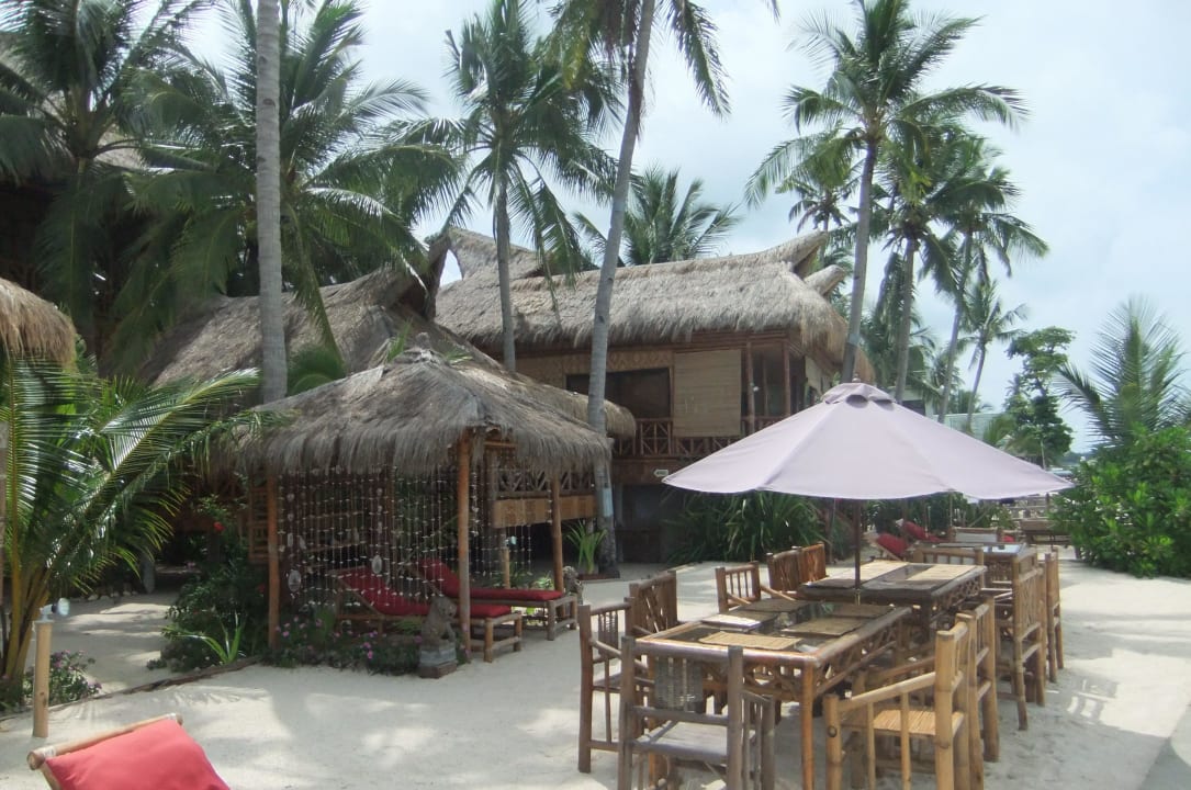 Vor unserer Beach Suite The Coral Blue Oriental Beach Villas & Suites