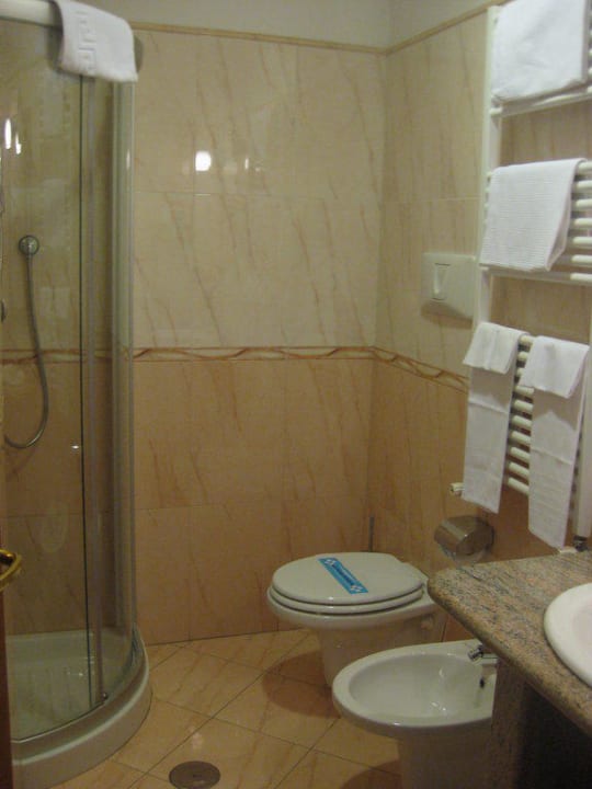 Sauberes Bad Hotel Joyfull