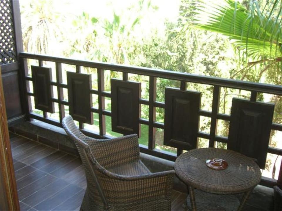 Balkon Blick nach links in den Garten Hotel Paradis Palace