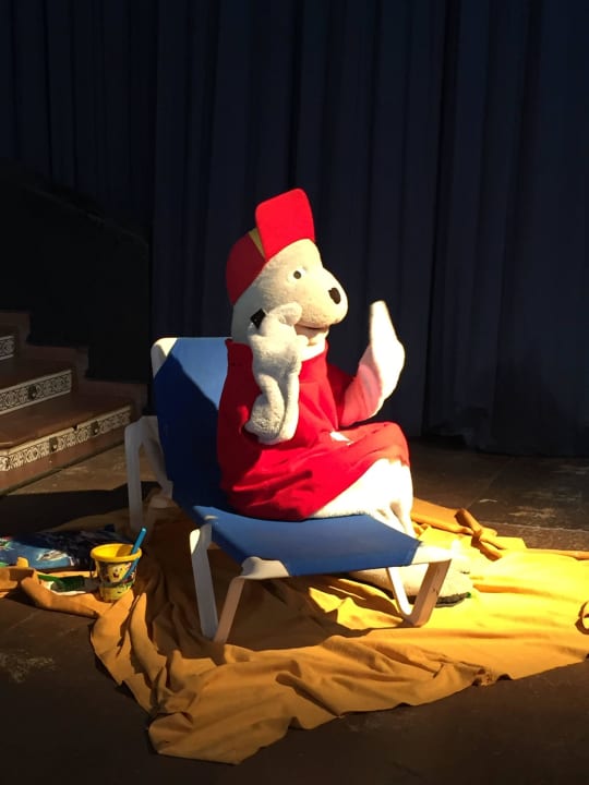 Der Roby spielt sogar Theater hier mit ROBINSON ESQUINZO PLAYA