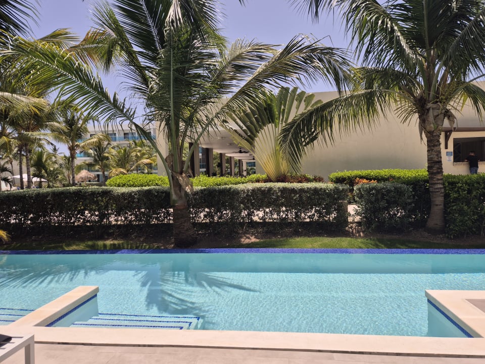 Pool Serenade Punta Cana Beach & Spa resort