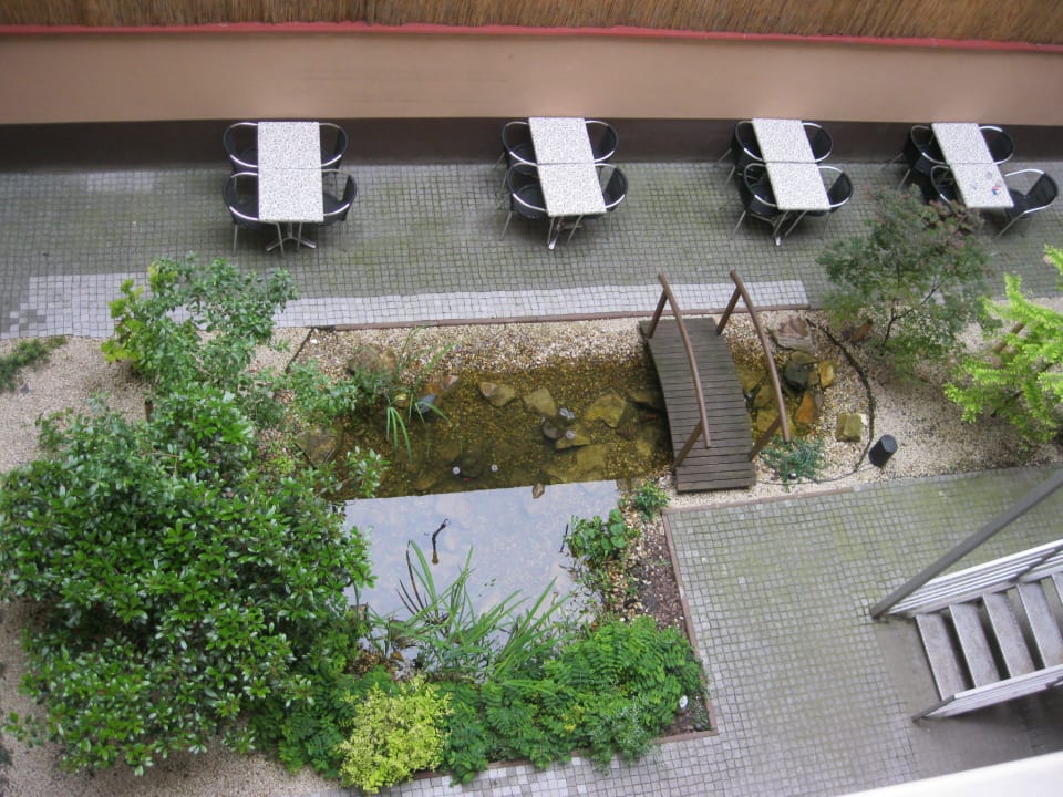 Innenhof vom 2. Stock aus gesehen Six Inn Hotel Budapest