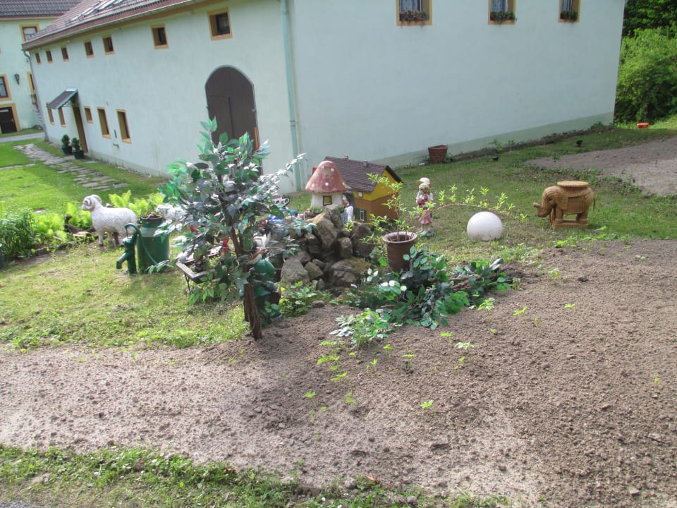 Erste Bilder der neuen Maerchenwiese Pension Mittelndorfer Mühle
