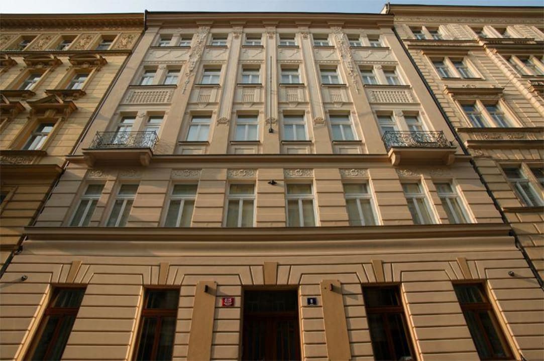 Outside picture Hunger Wall Residence