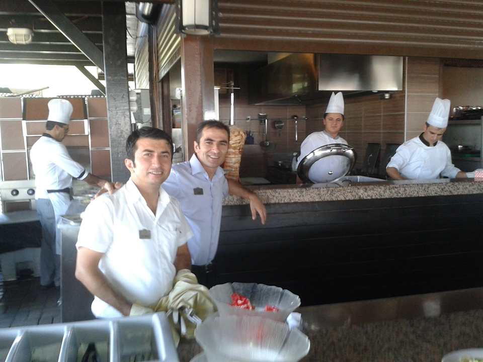 Das immer freundliche Personal an der Strandbar Aydinbey Kings Palace & Spa