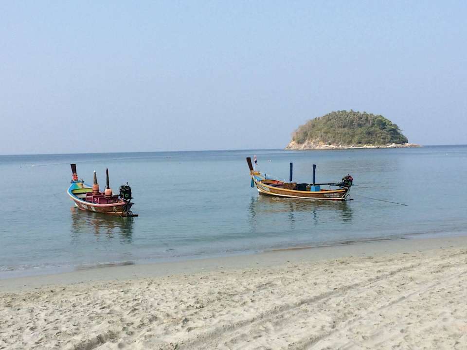 Kata Beach am Morgen Hotel Smile House Karon