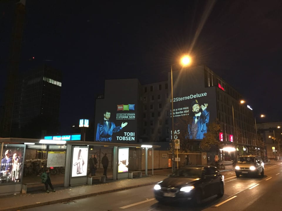 Von der BVG Haltestelle aus ibis Berlin Hauptbahnhof