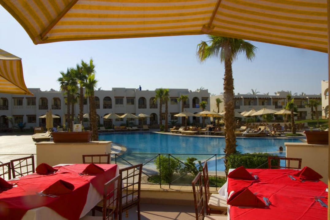 Outdoor restaurant Amphoras Aqua