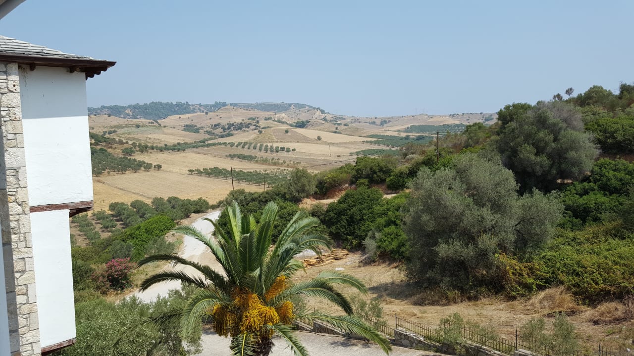 Ausblick in Richtung Olivenplantagen  Hotel Geranion Village