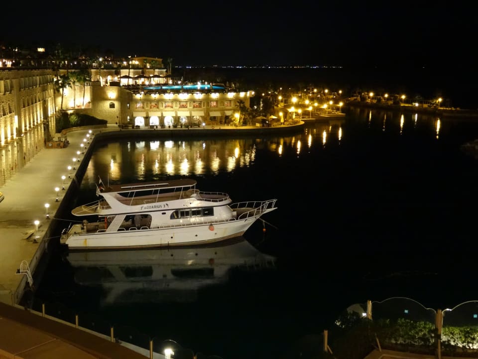 Marina vom Hauptgebäude bei Nacht Pickalbatros Citadel Resort