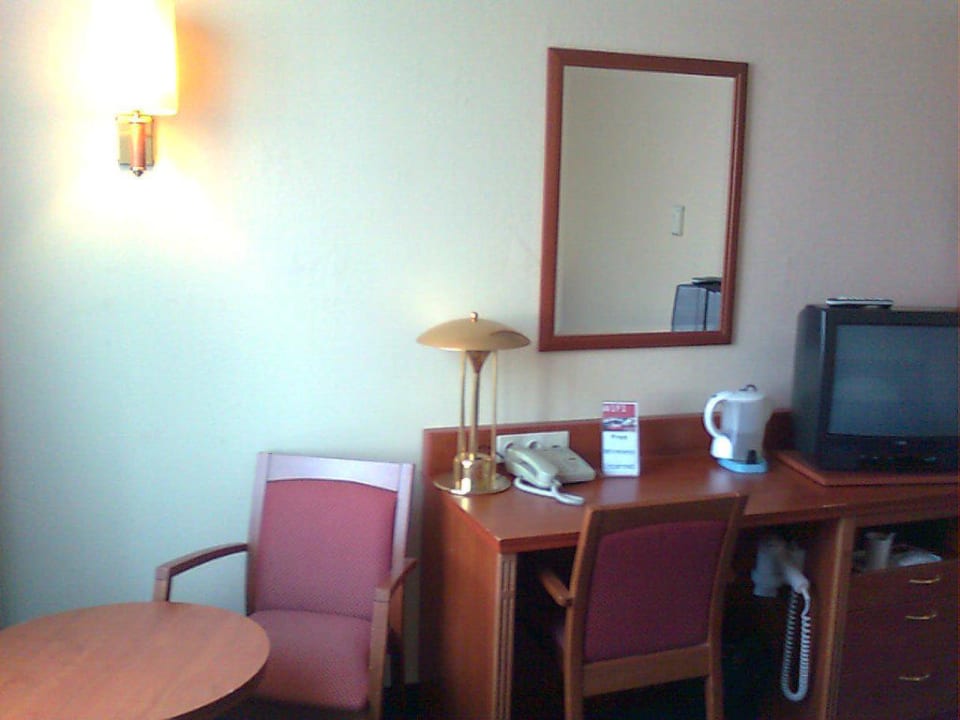 Sitzecke und Schreibtisch Hotel Lowietje