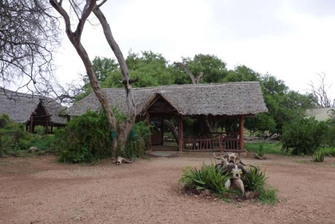 Rezeption Hotel Ndololo Safari Camp