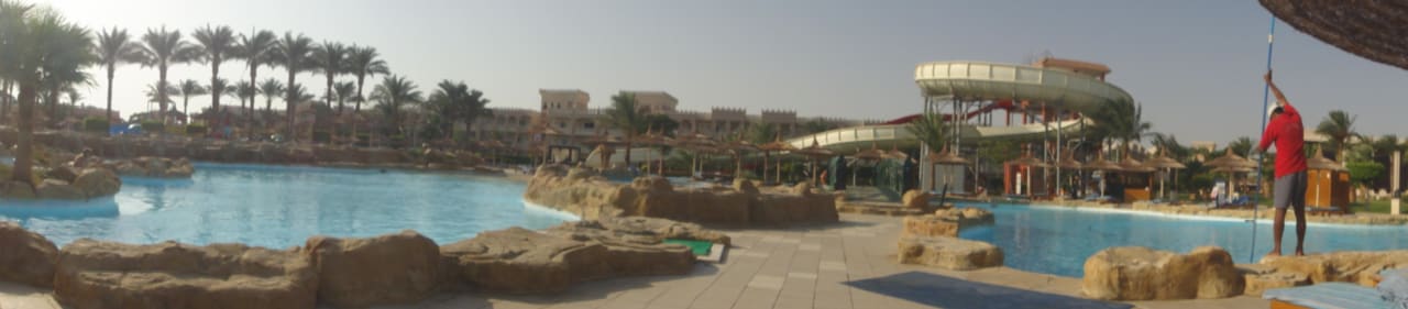 Pool mit Rutsche (kein Hauptpool dafür ohne Musik) Beach Albatros Resort